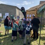 Wer kennt sich mit den Honigbienen aus? Raten an der Quiztafel: